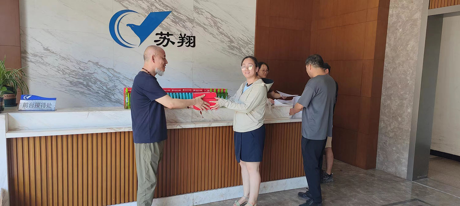 公司、工會領導慰問奮戰在一線高溫環境中的員工